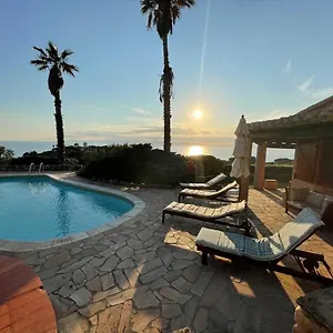 With Swimming Pool And Amazing View Torre delle Stelle